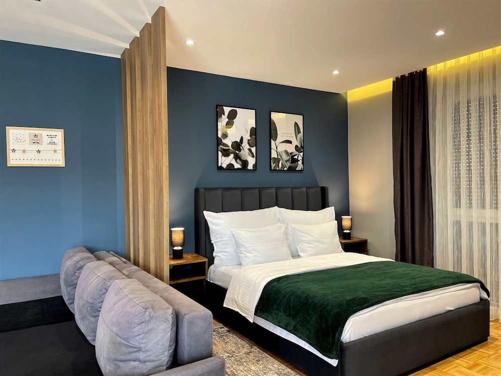 Premium Studio photo 2