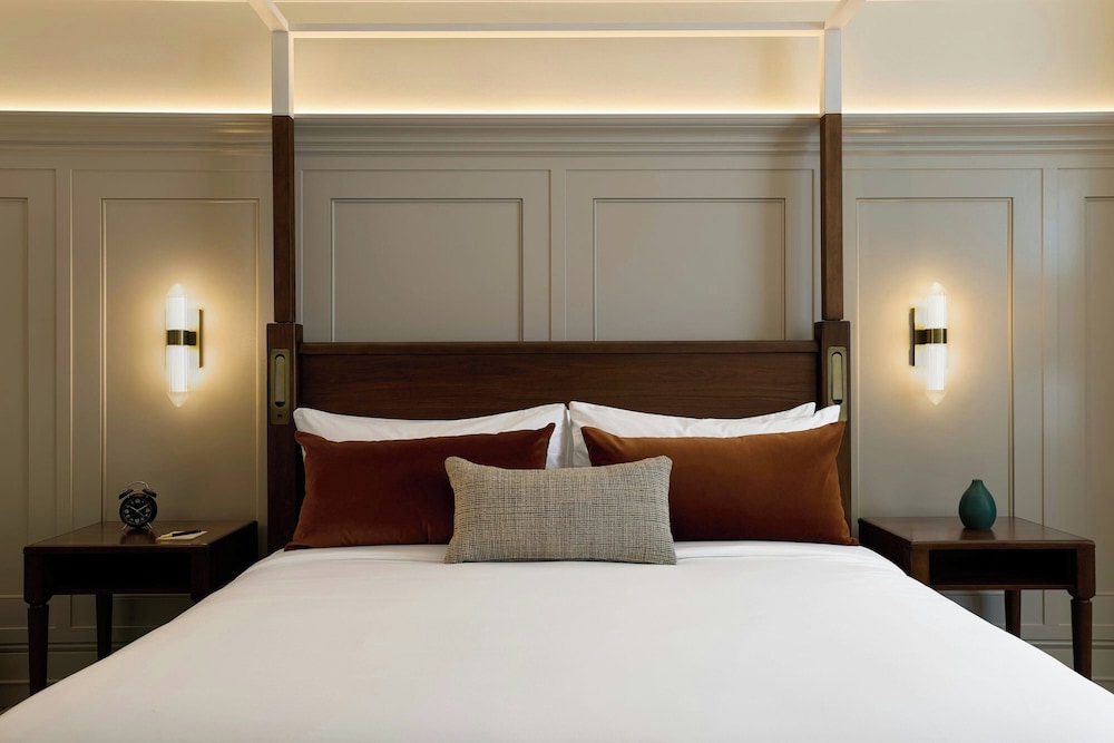 Deluxe Room, 1 King Bed - Photo 4