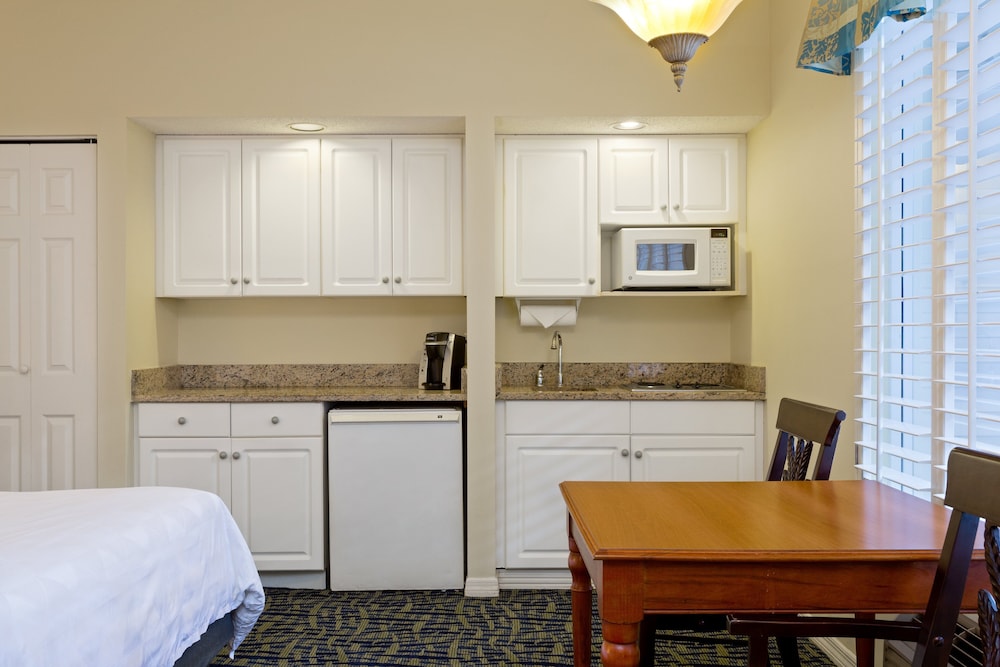 Premium Room, 2 Queen Beds - Photo 1