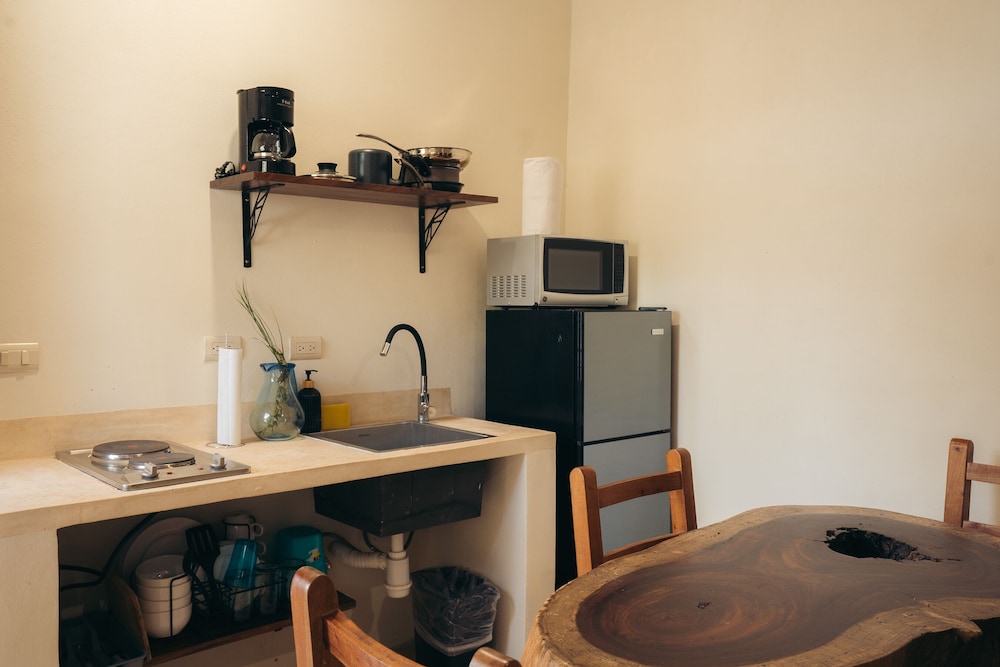Elite Triple Room, 1 Bedroom, Refrigerator, Courtyard View photo 2