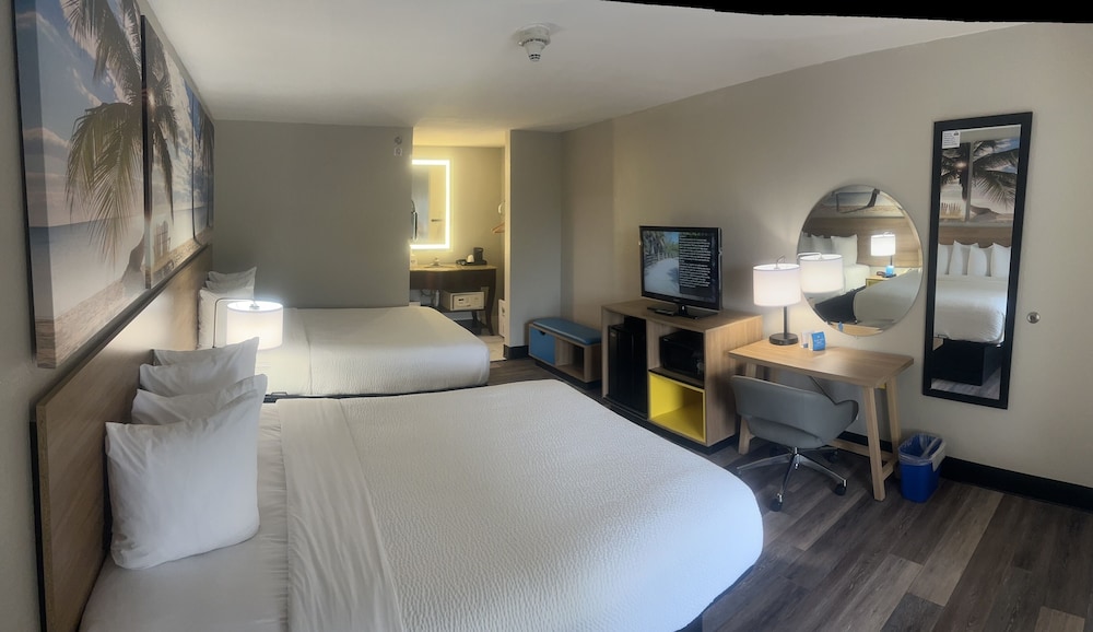 Business Room, 2 Queen Beds, Non Smoking - Photo 6