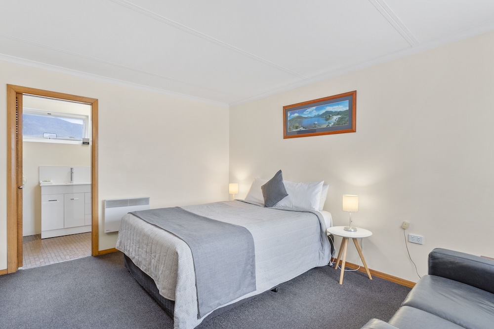 Standard Queen Room (Upstairs) photo 3
