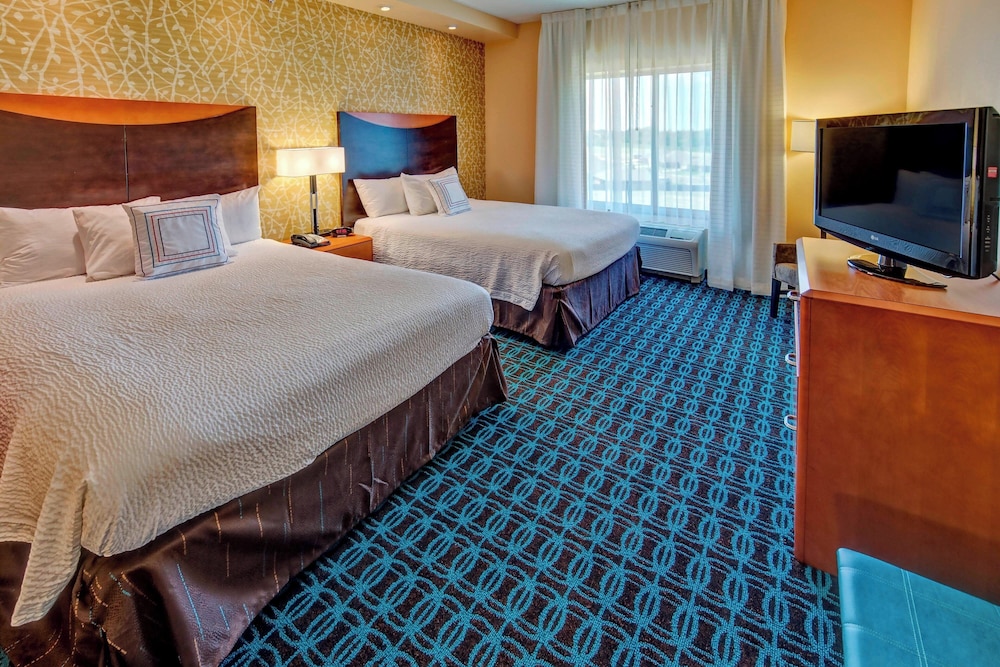 Room, 2 Queen Beds (Mobility/Hearing Accessible, Tub) - Photo 1