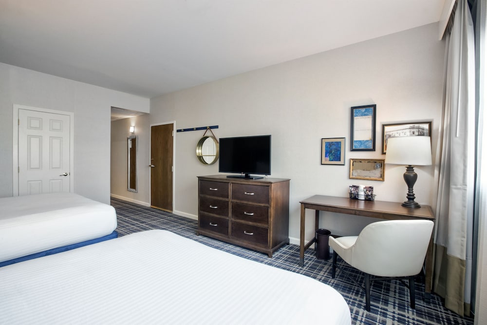 Traditional Room, 2 Queen Beds - Photo 2
