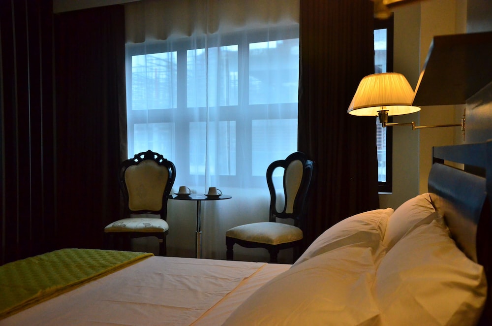 Premier Studio, 1 Queen Bed, City View, Tower