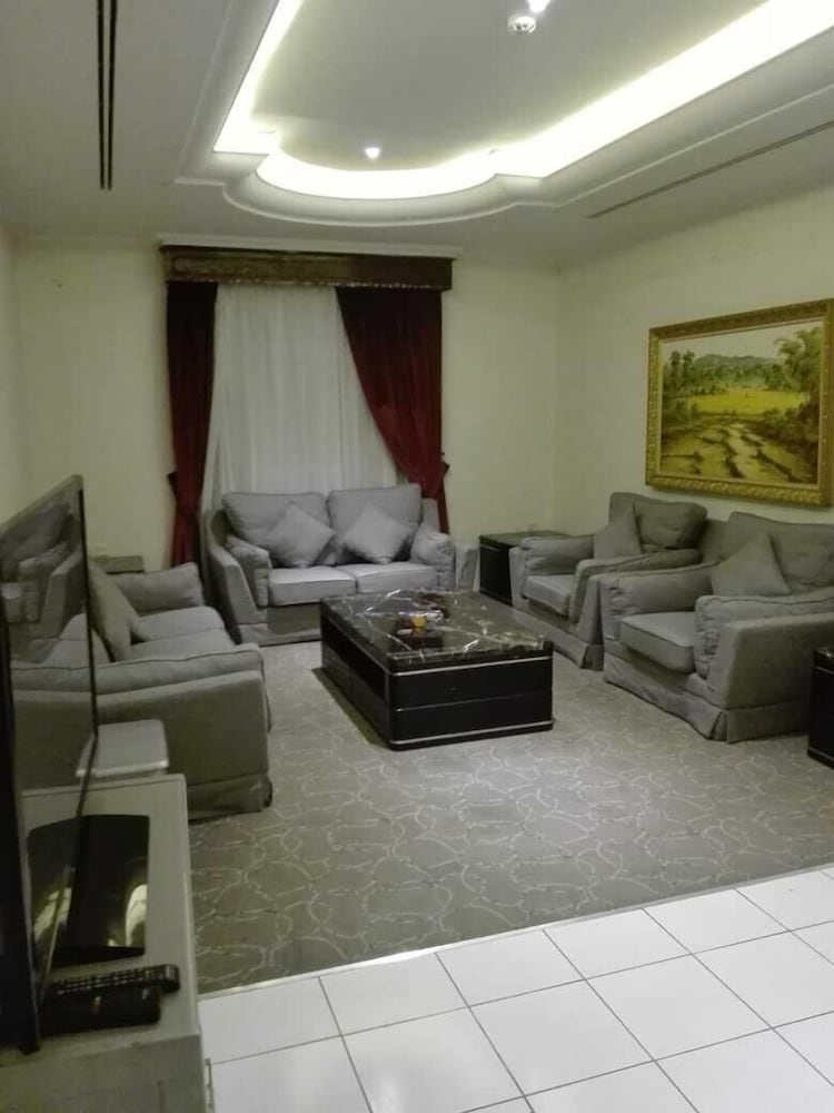 Grand Suite, 3 Bedrooms (With Majlis & Dining Area)