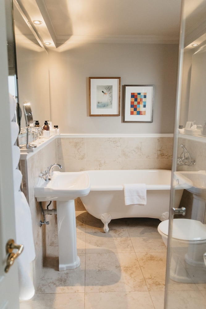Executive Suite - Photo 5