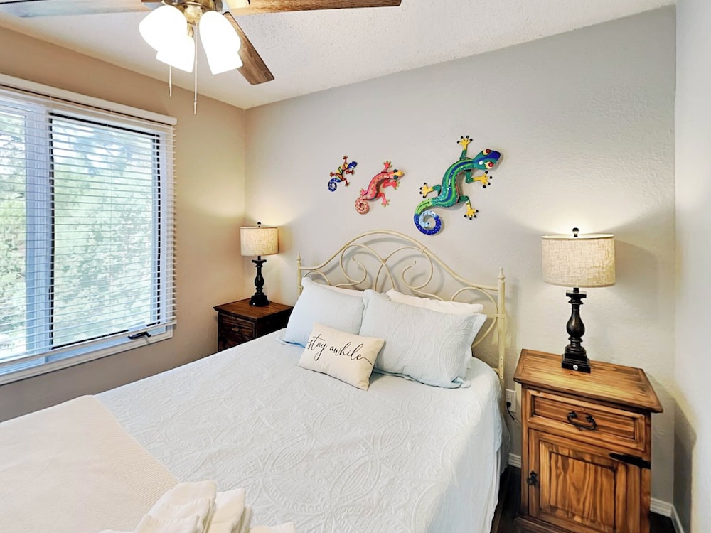 Studio (4 Bedrooms)