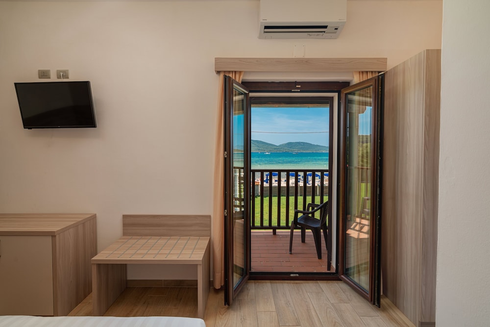 Comfort Room, Partial Sea View - Photo 2