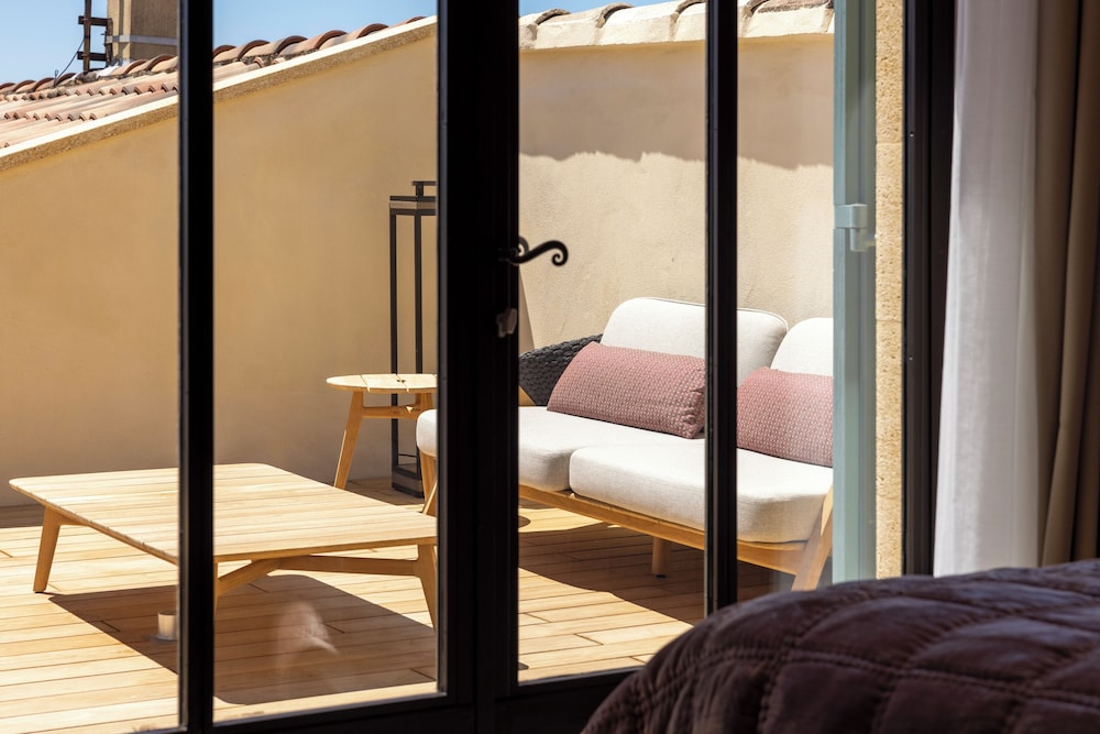 Luxury Suite - Photo 4