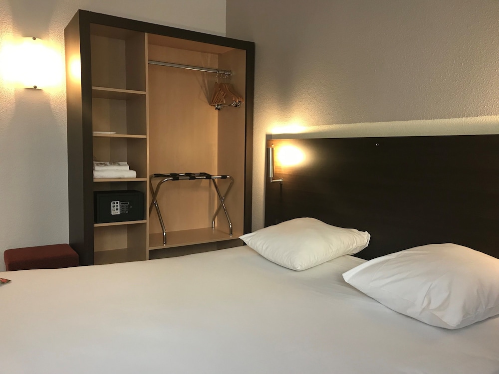 Standard Room, 2 Twin Beds - Photo 8