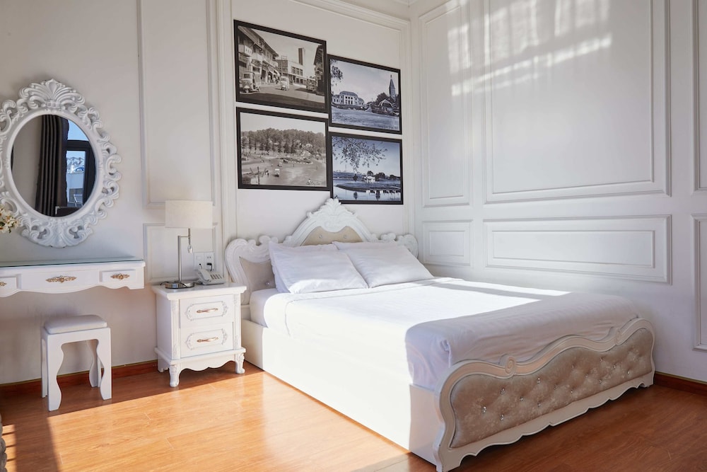 Deluxe Room, City View