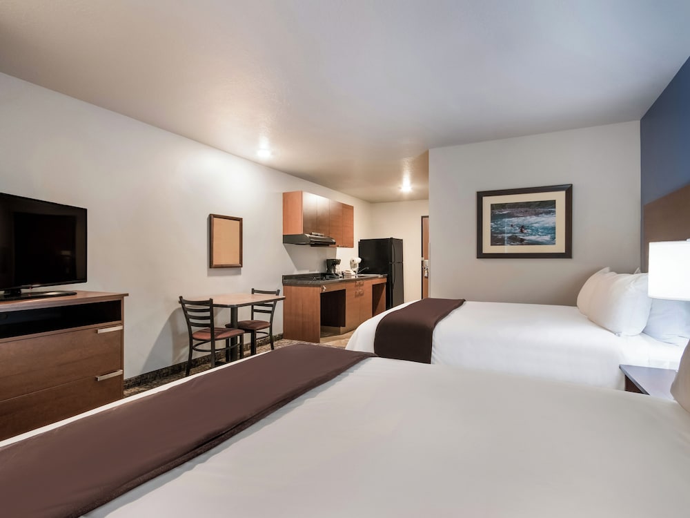 Room, 2 Queen Beds (with Recliner) photo 2