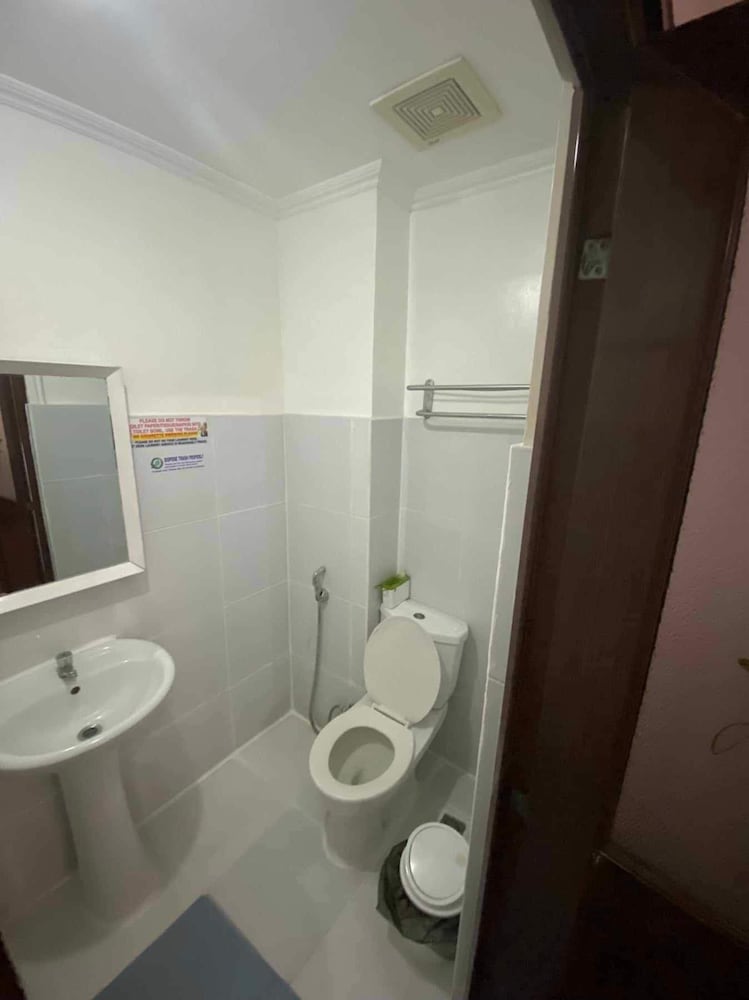 Comfort Room, 1 Bedroom, Kitchenette, City View photo 3
