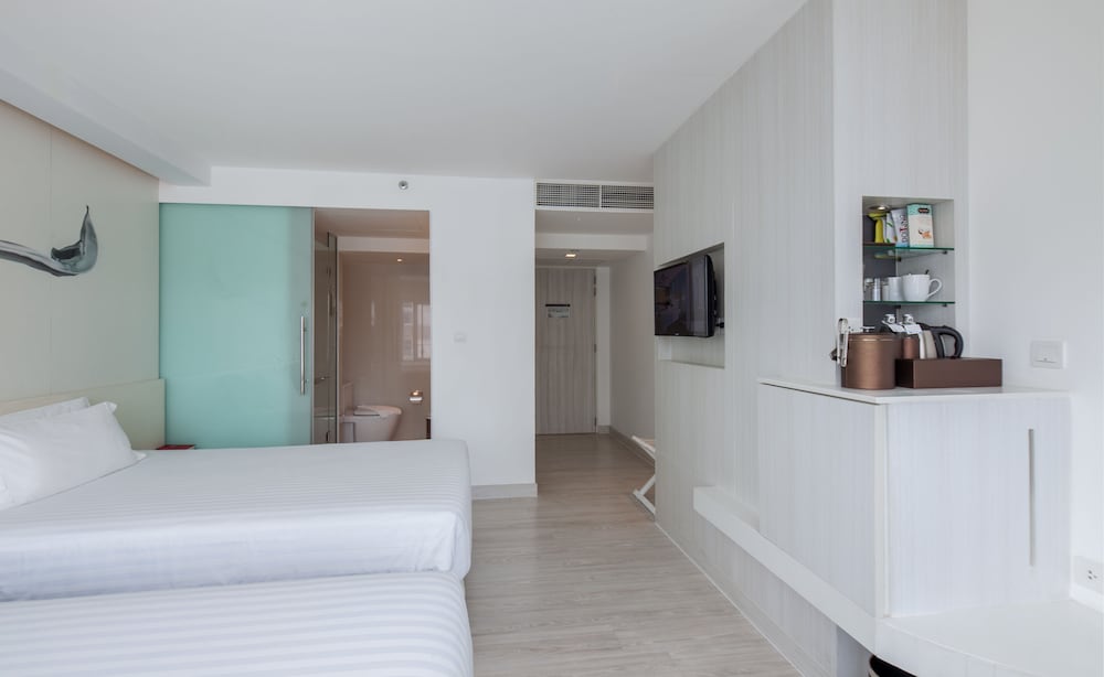 Deluxe Twin Room, City View photo 2