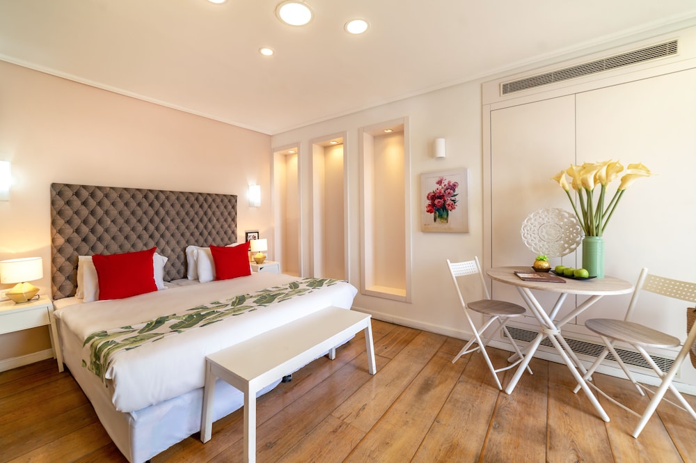 Deluxe Double or Twin Room, Balcony photo 2