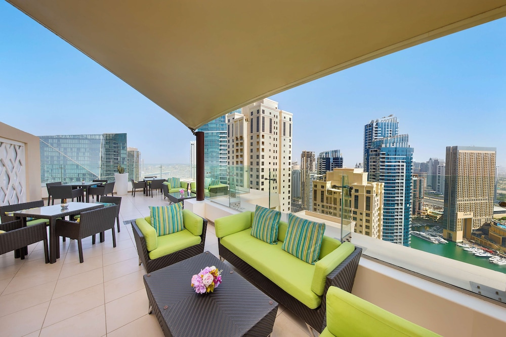 King Deluxe Room With Balcony - Photo 11