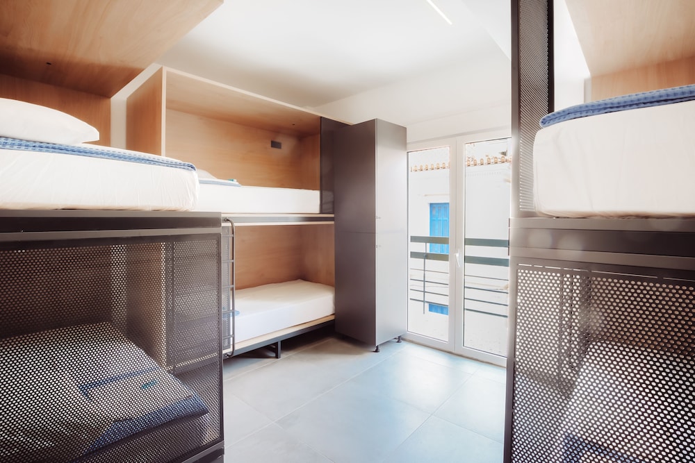 6 Bed Pod-Room, Balcony, Ensuite & View photo 1