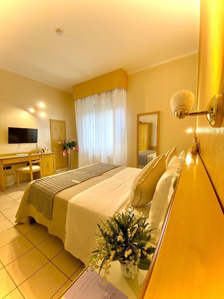 Classic Double or Twin Room, 1 Queen Bed photo 2