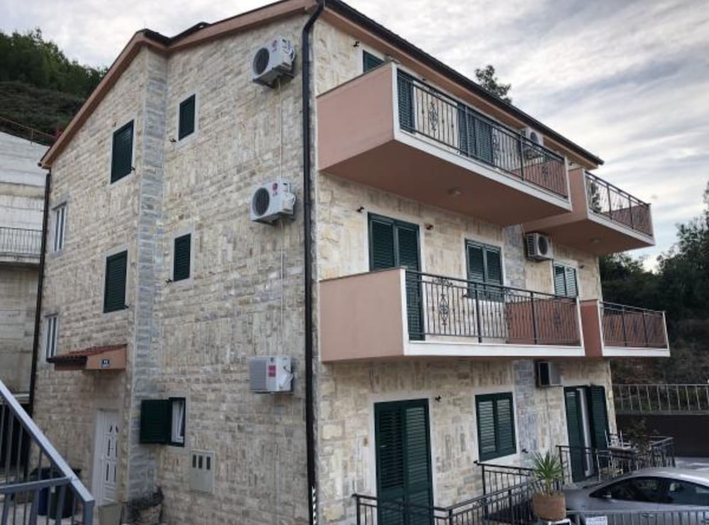 Apartment (One Bedroom Apartment with Terarce an)