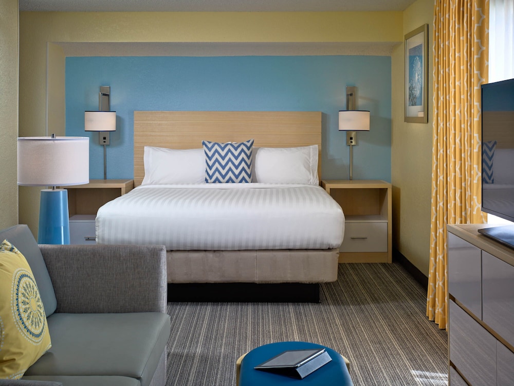 Superior Studio Suite, 1 King Bed - Photo 3