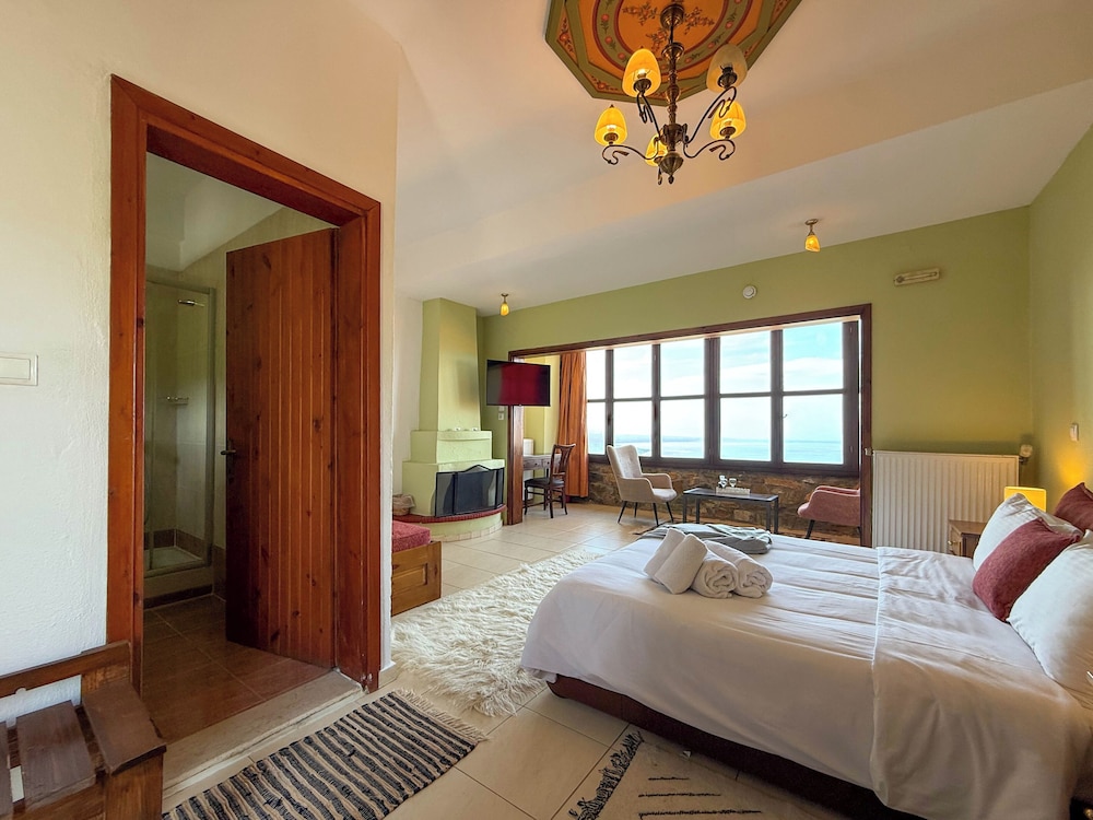 Deluxe Suite, Ocean View photo 2
