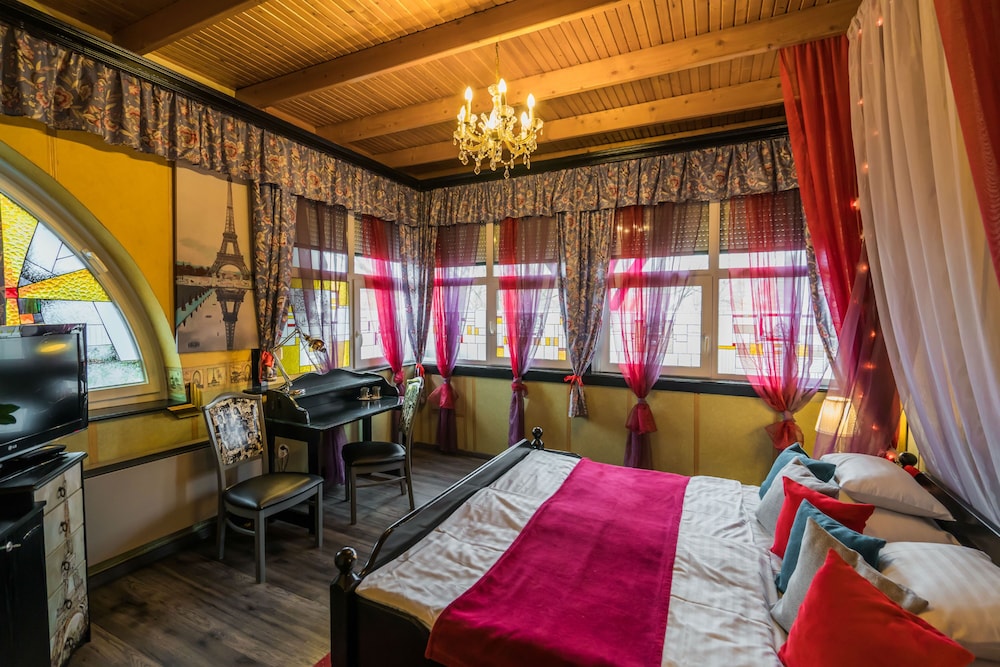 Design Room - Photo 14