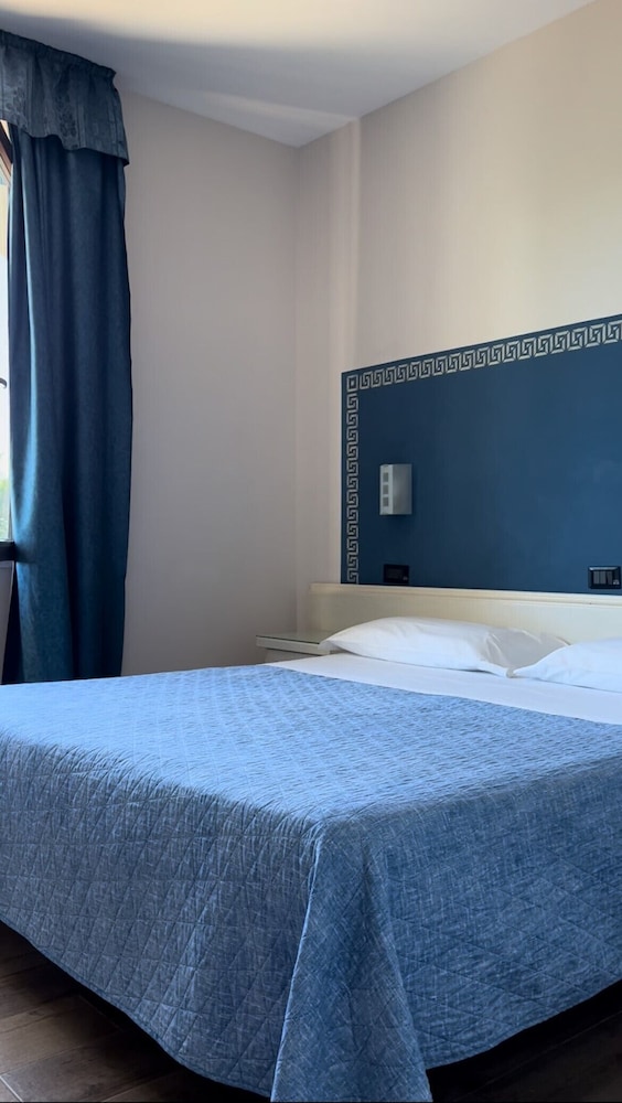 Classic Double Room, 1 Bedroom - Photo 1