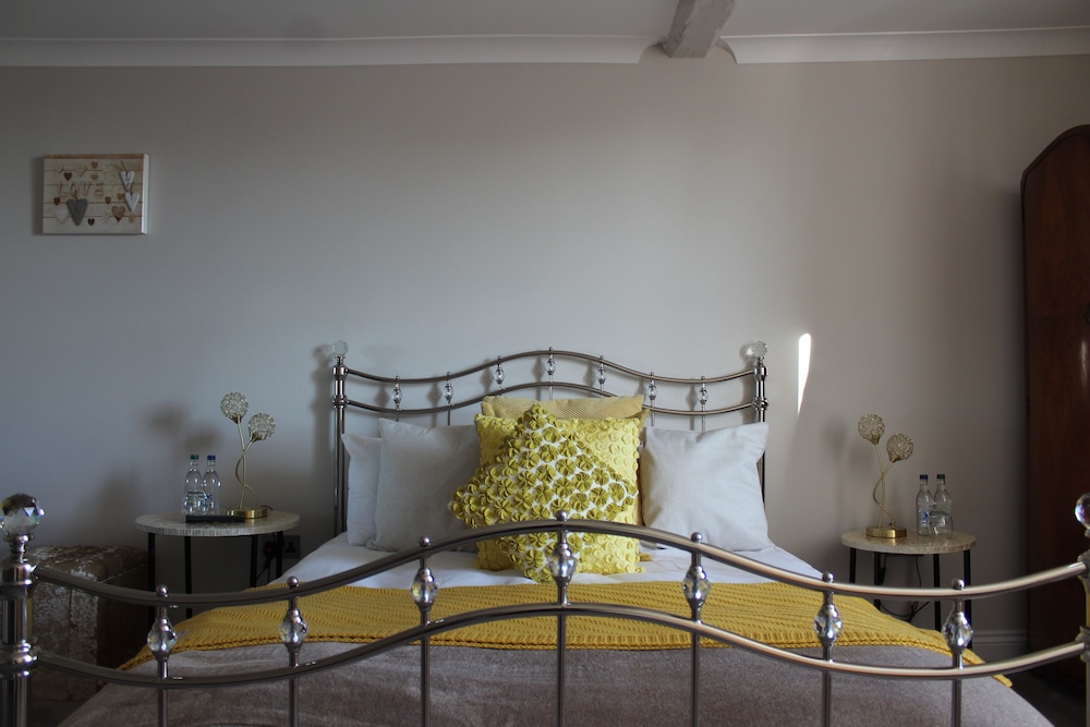 Superior Double Room, Ensuite (The Golden Room) photo 3