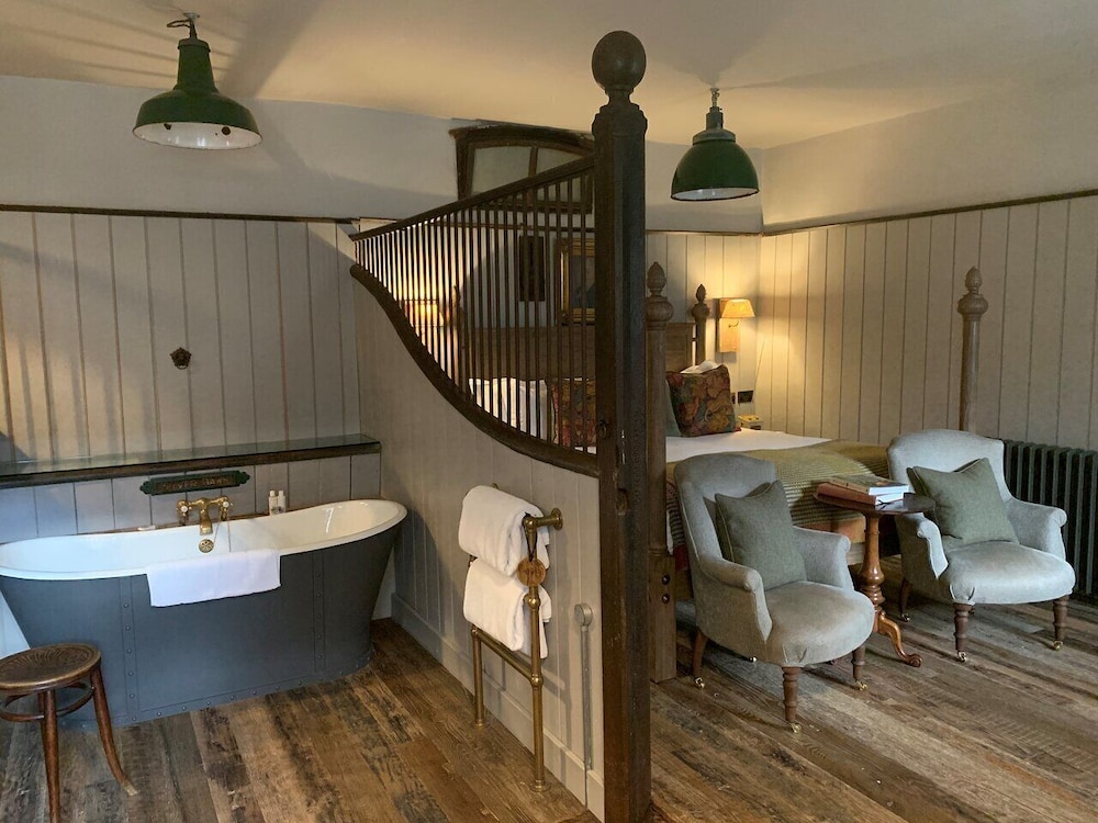 The Horsebox (Hideaway) photo 2