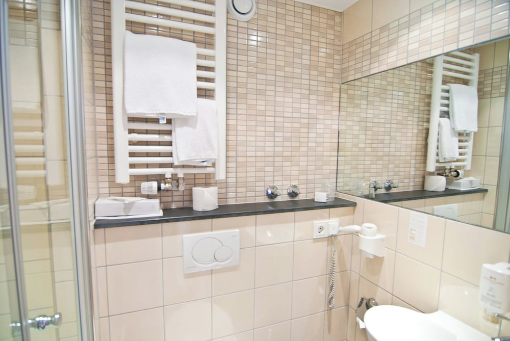 Room for 4, 2 connected rooms, 40 sqm, 2 bathrooms, nonsmoking - Photo 4