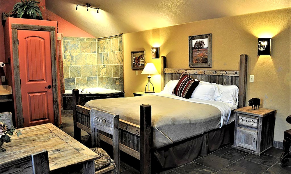 Rustic Creek Cabin 9