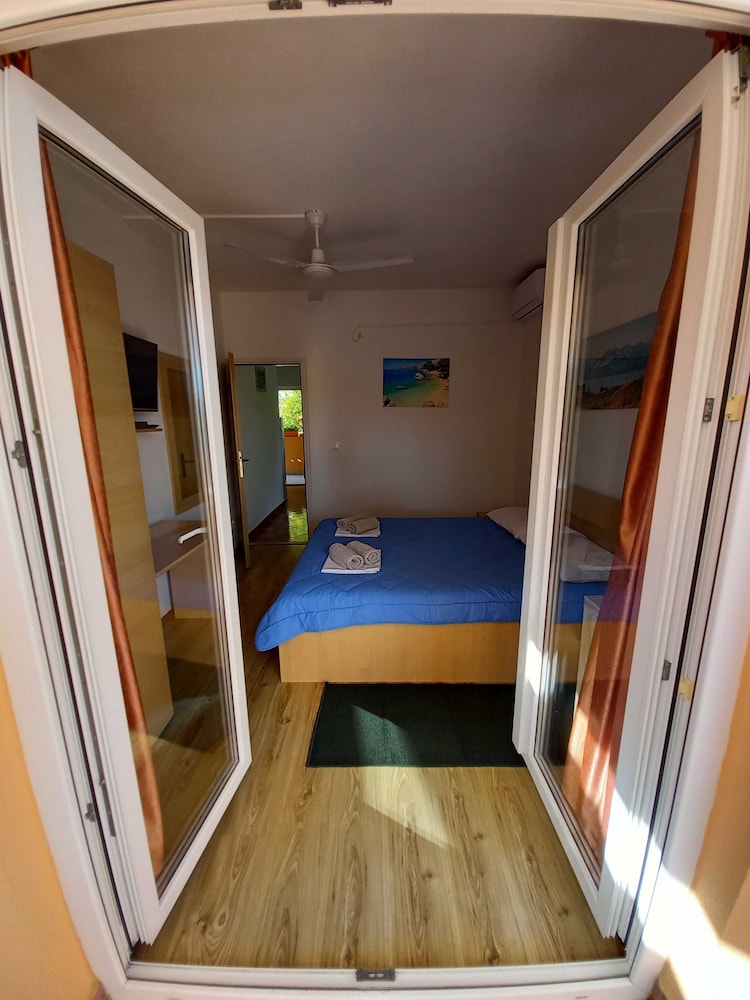 Apartment (Apartments Vinko Mljet- One-Bedroom A) photo 2