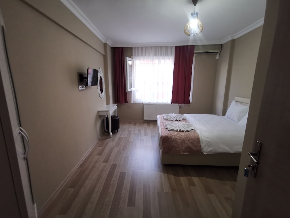 Deluxe Room, Partial Sea View photo 2