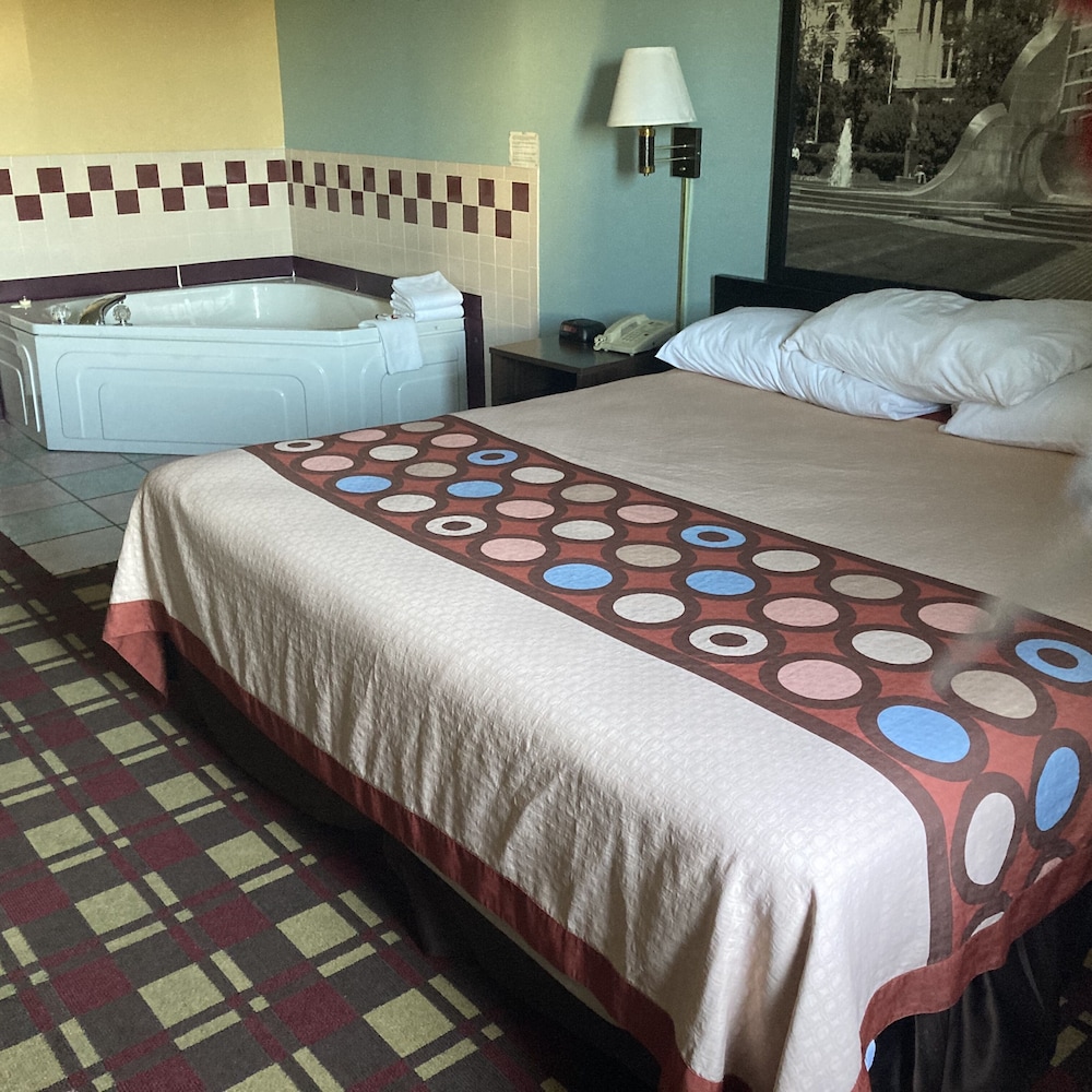 Executive Suite, 1 King Bed, Non Smoking - Photo 3