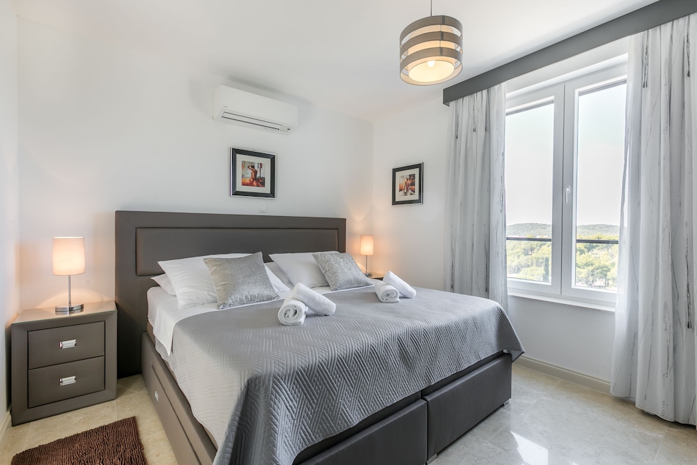 Luxury Villa, 4 Bedrooms, Terrace, Sea View (1) photo 3