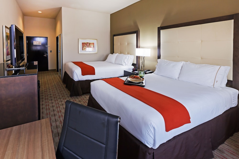 Standard Room, 2 Queen Beds - Photo 1