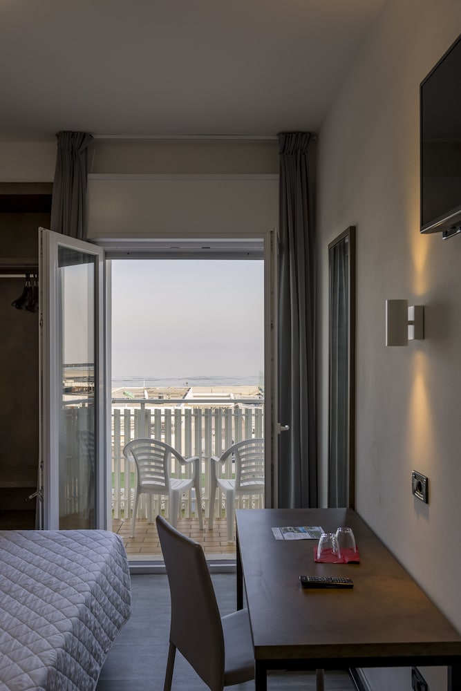Triple Room, Sea View - Photo 8