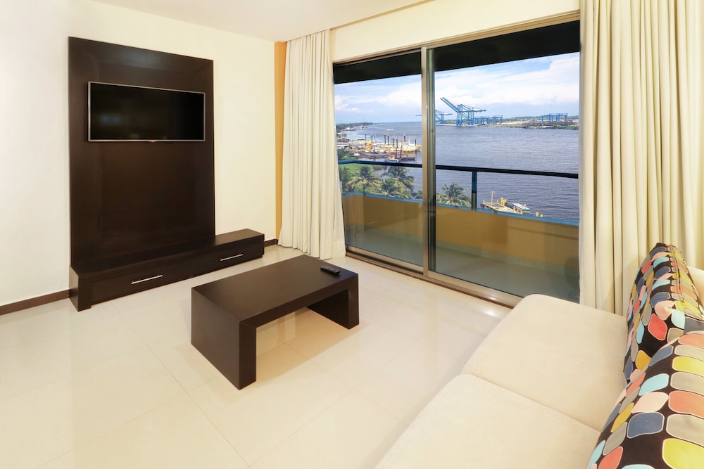 Suite, 1 King Bed photo 3