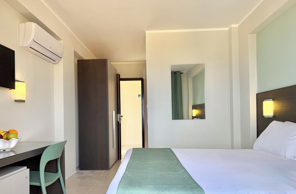 Comfort Double or Twin Room, Sea View - Photo 12