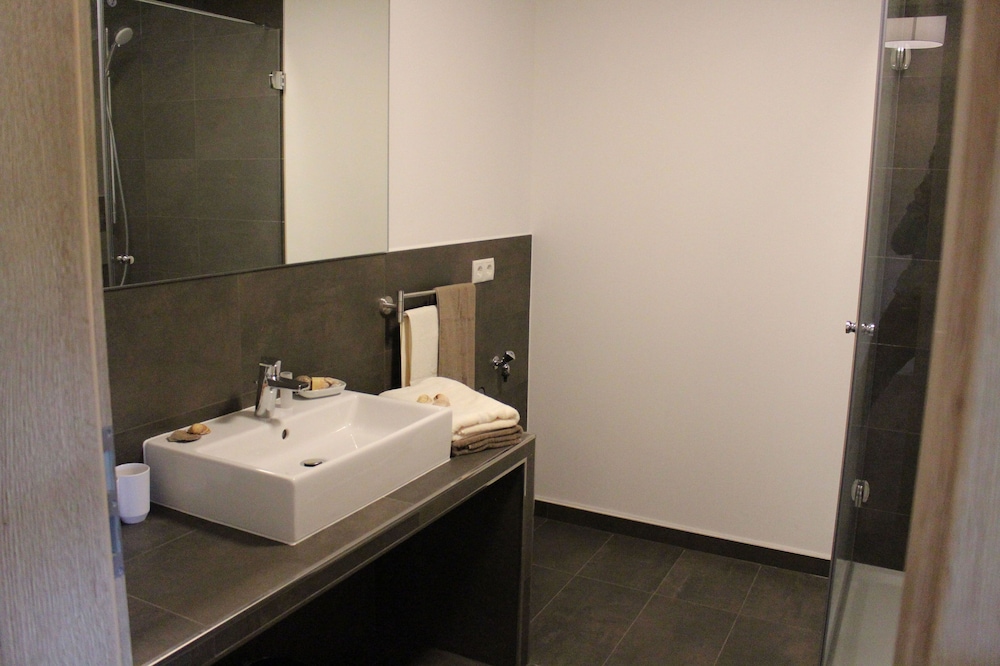 Condo, Balcony, Ground Floor photo 3
