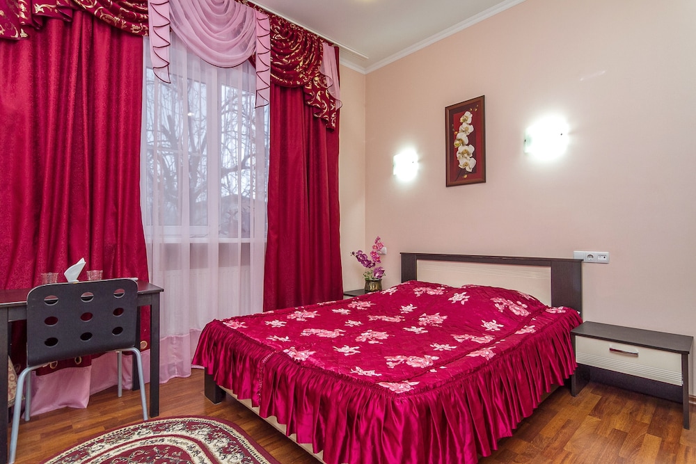 Comfort Apartment, 1 King Bed, Refrigerator & Microwave, Garden Area