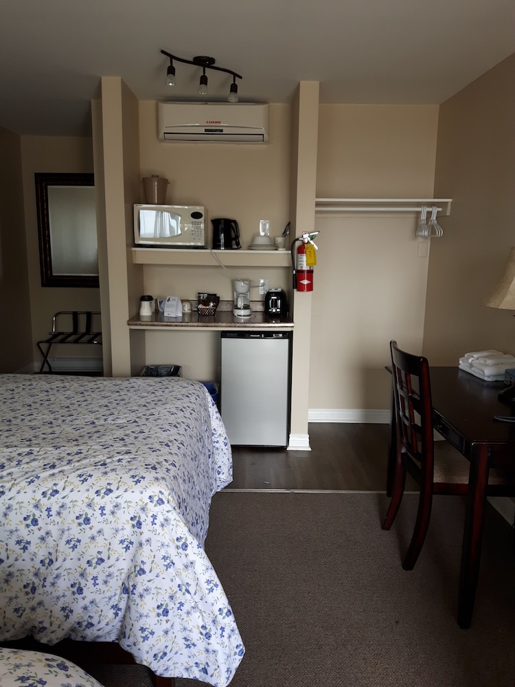 Classic Room, 2 Double Beds (Blue Jay) photo 2