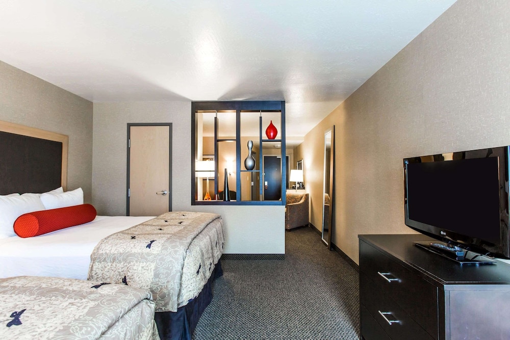 Suite, Multiple Beds, Accessible, Non Smoking - Photo 2