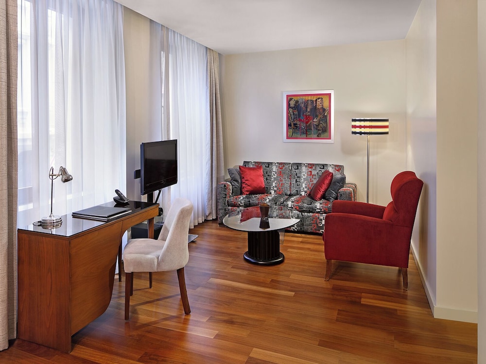 Junior Condo photo 3