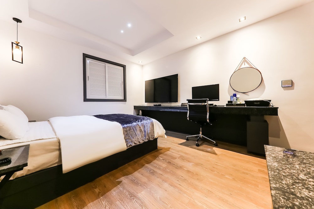 Basic Single Room photo 3