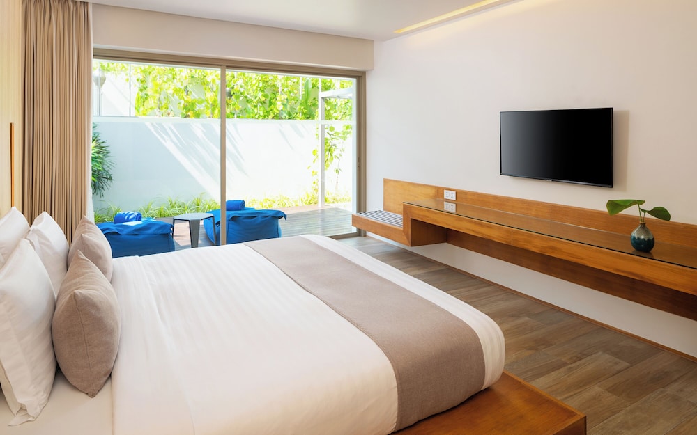 Deluxe Spa Pool Suite
