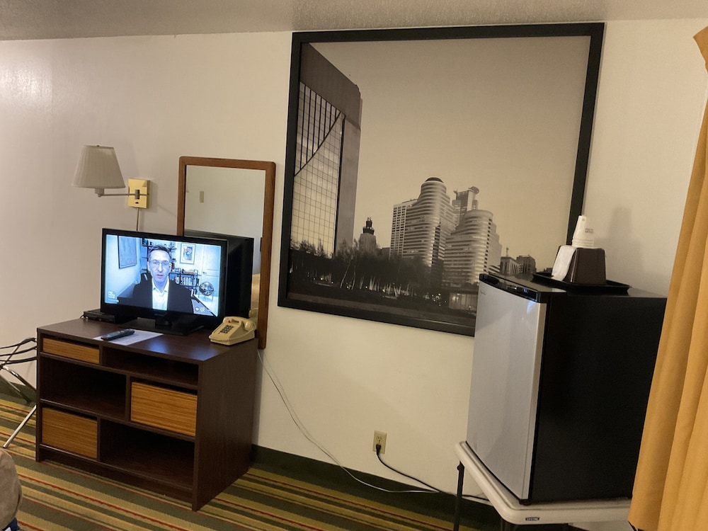 Standard Room, 1 Queen Bed photo 1