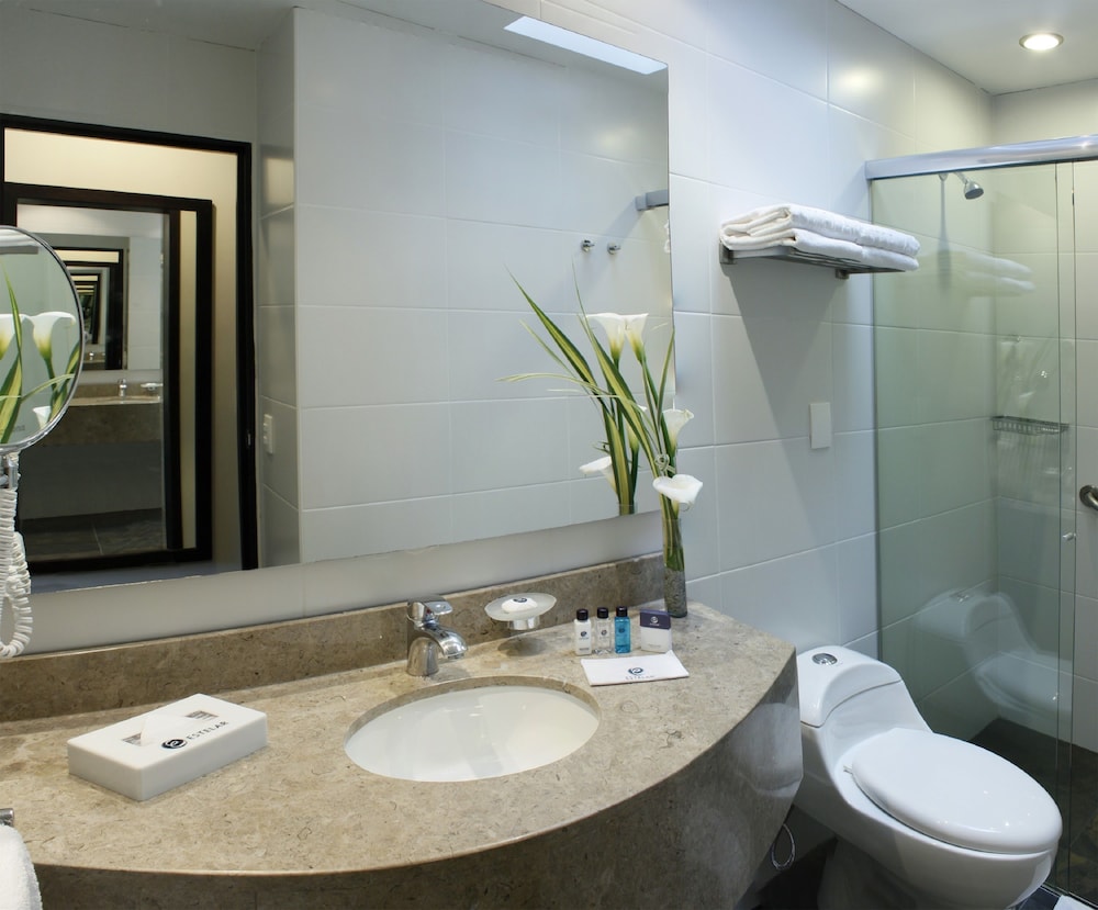 Standard Room, 2 Twin Beds (Standard Twin Room) - Photo 4