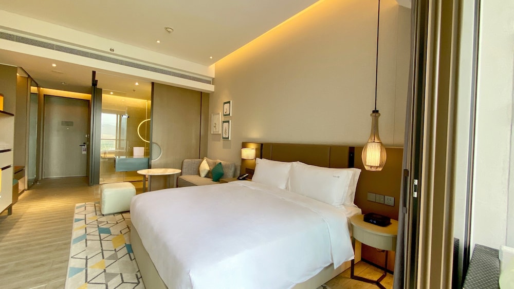 Standard Room, 1 King Bed, Lake View - Photo 11